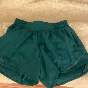 Lululemon low rise size 2 tall hotty hots